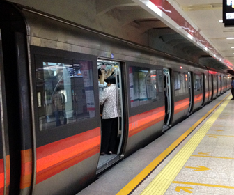 地下鉄　結構綺麗♪　中国北京ツアーを１０倍楽しめる？情報